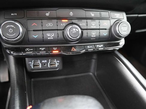 Used 2021 Dodge Durango SXT AWD/4WD image 17