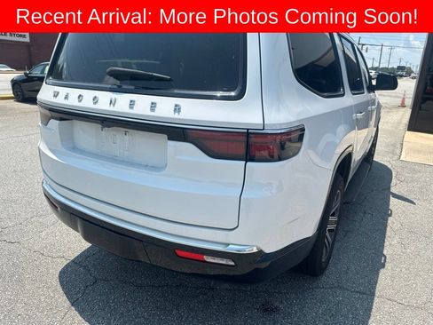 Used 2025 Jeep Wagoneer 4WD w/ Convenience Group I image 3