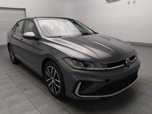 Used 2025 Volkswagen Jetta SE FWD image 13