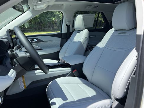 New 2026 Ford Explorer Platinum w/ LUX Leather Package AWD/4WD image 13