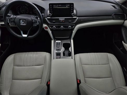 Used 2018 Honda Accord Touring image 15