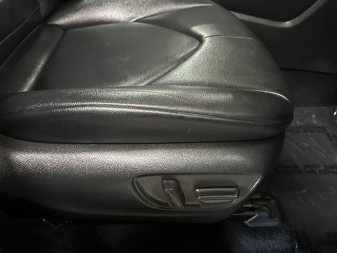 Used 2022 Toyota Highlander XLE AWD/4WD image 23
