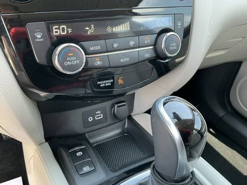 Used 2020 Nissan Rogue Sport SL w/ Premium Package FWD image 25
