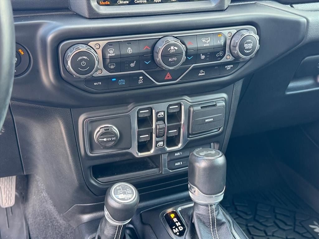 Used 2021 Jeep Wrangler Unlimited Sahara w/ Cold Weather Group AWD/4WD image 28