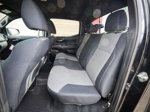 Used 2020 Toyota Tacoma TRD Sport w/ Technology Package AWD/4WD image 30