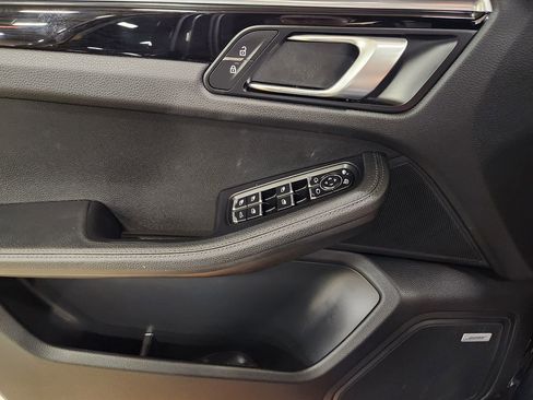 Used 2021 Porsche Macan image 43