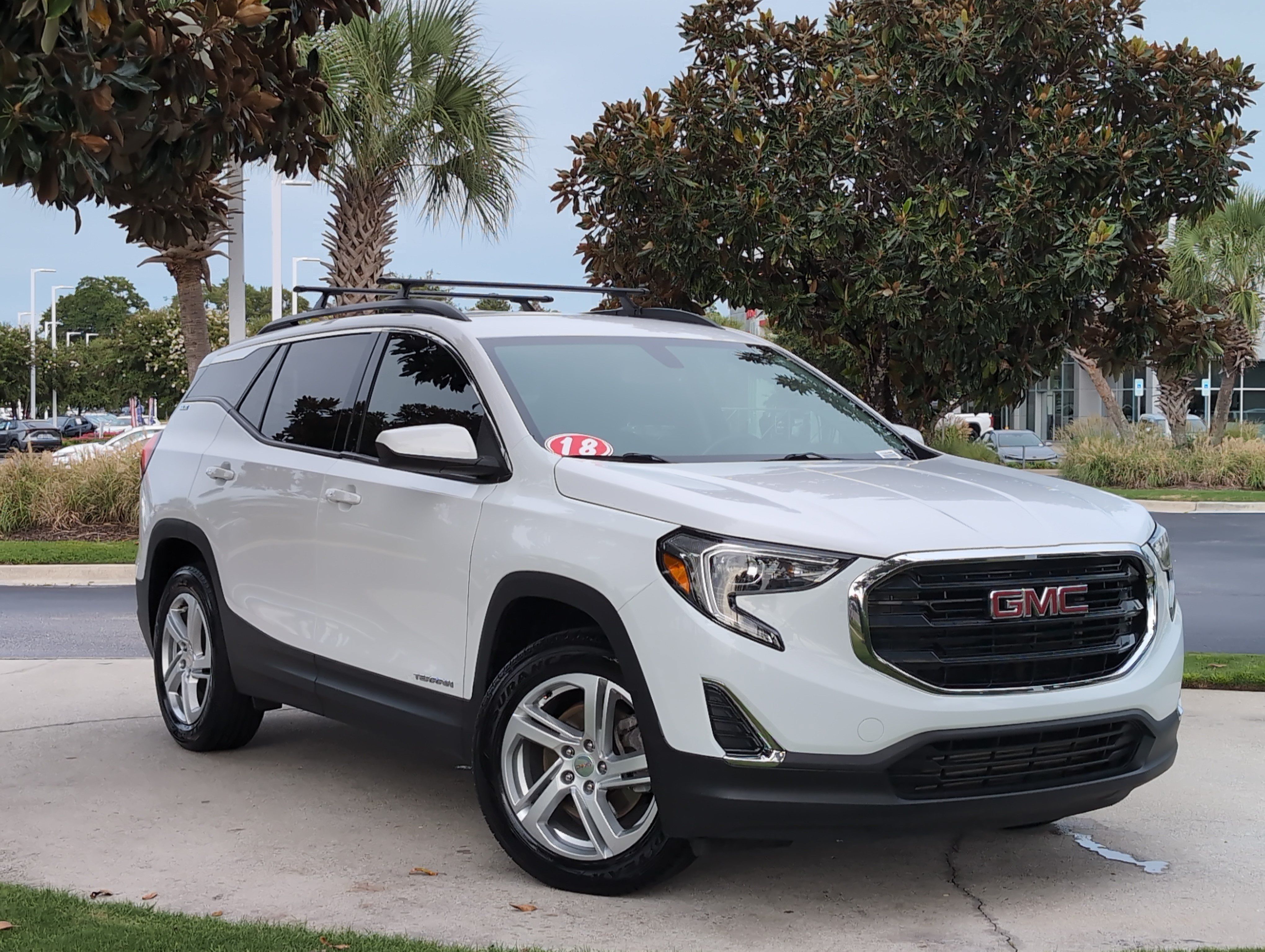 Used 2018 GMC Terrain SLE w/ Driver Convenience Package FWD image 2