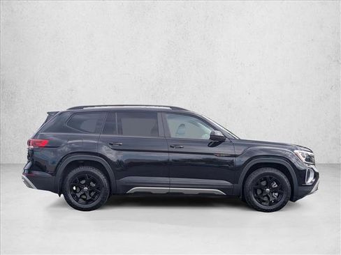 Used 2024 Volkswagen Atlas Peak Edition SE AWD/4WD image 4