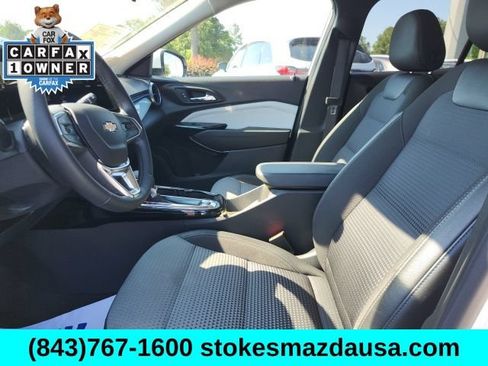 Used 2024 Chevrolet Trax LT w/ Sunroof Package FWD image 15