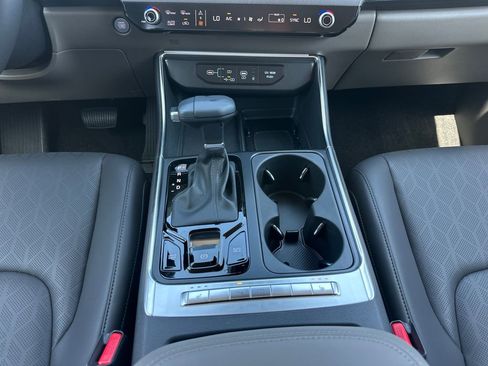 New 2026 Kia Carnival EX FWD image 32