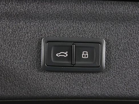 Used 2018 Audi Q3 2.0T Premium w/ Convenience Package image 17