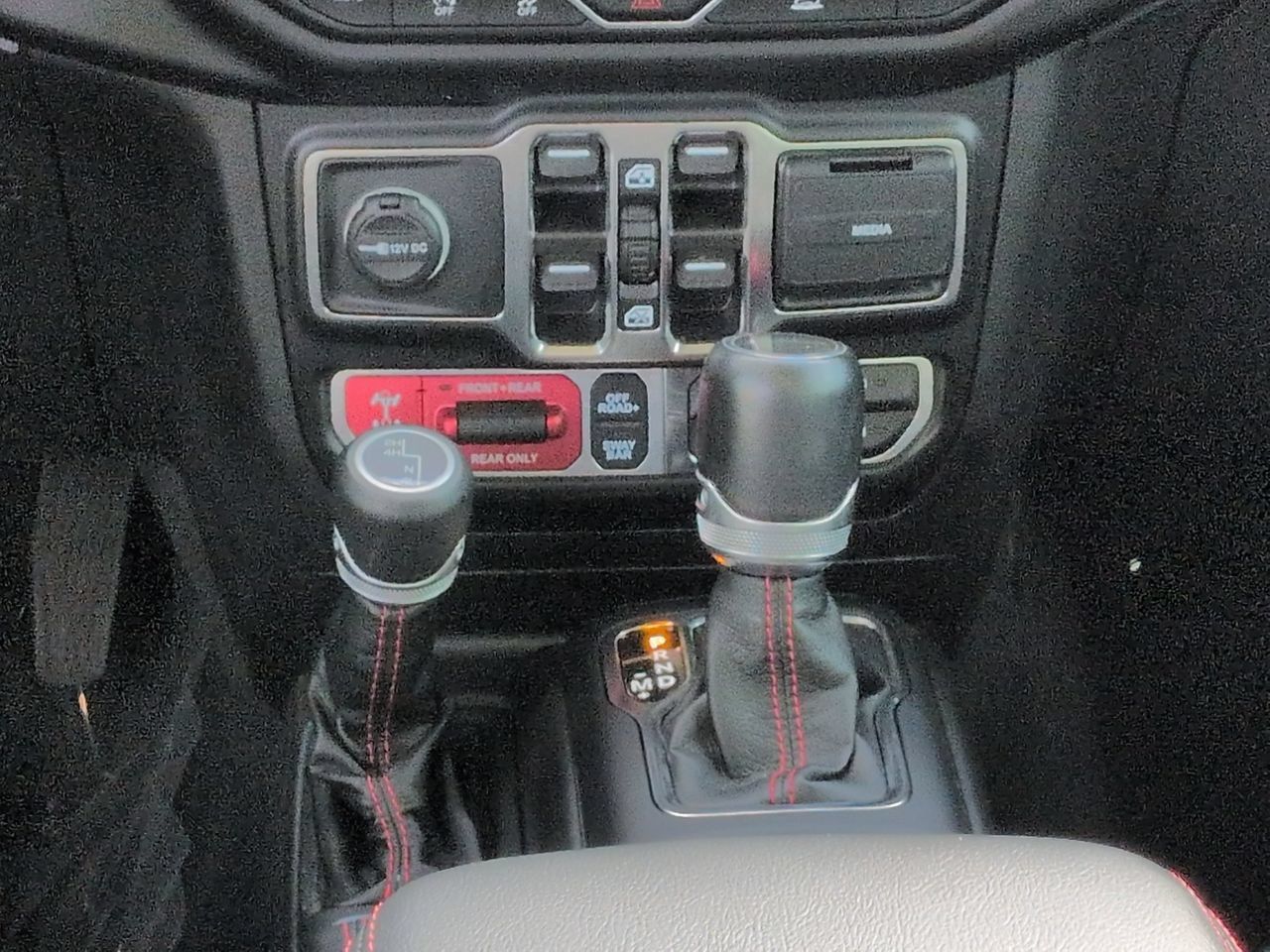 Used 2022 Jeep Gladiator Rubicon w/ LED Lighting Group AWD/4WD image 19