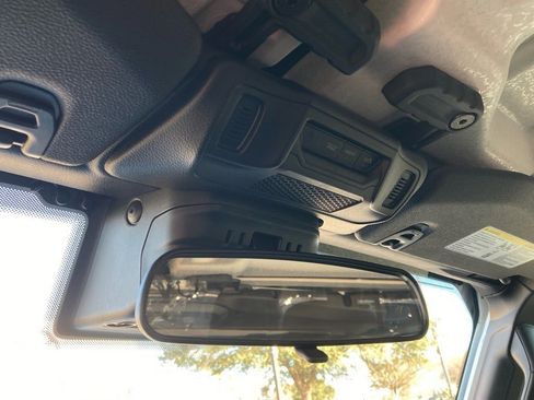 Used 2025 Jeep Wrangler Unlimited Rubicon image 26