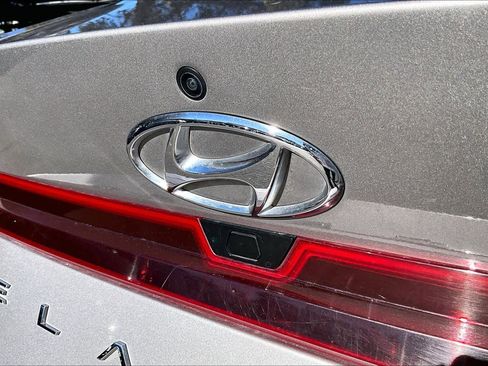 Used 2023 Hyundai Elantra SEL w/ Convenience Package image 9