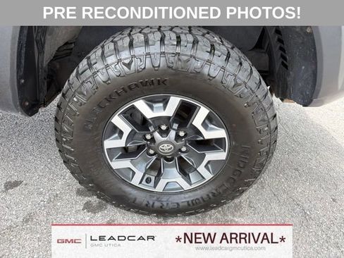 Used 2023 Toyota Tacoma TRD Off-Road w/ Black Out Package (TMS) AWD/4WD image 9