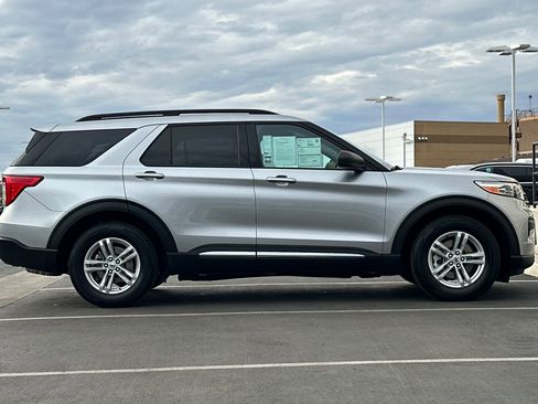 Certified 2023 Ford Explorer XLT image 2