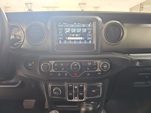 Used 2018 Jeep Wrangler Unlimited Sport S AWD/4WD image 25