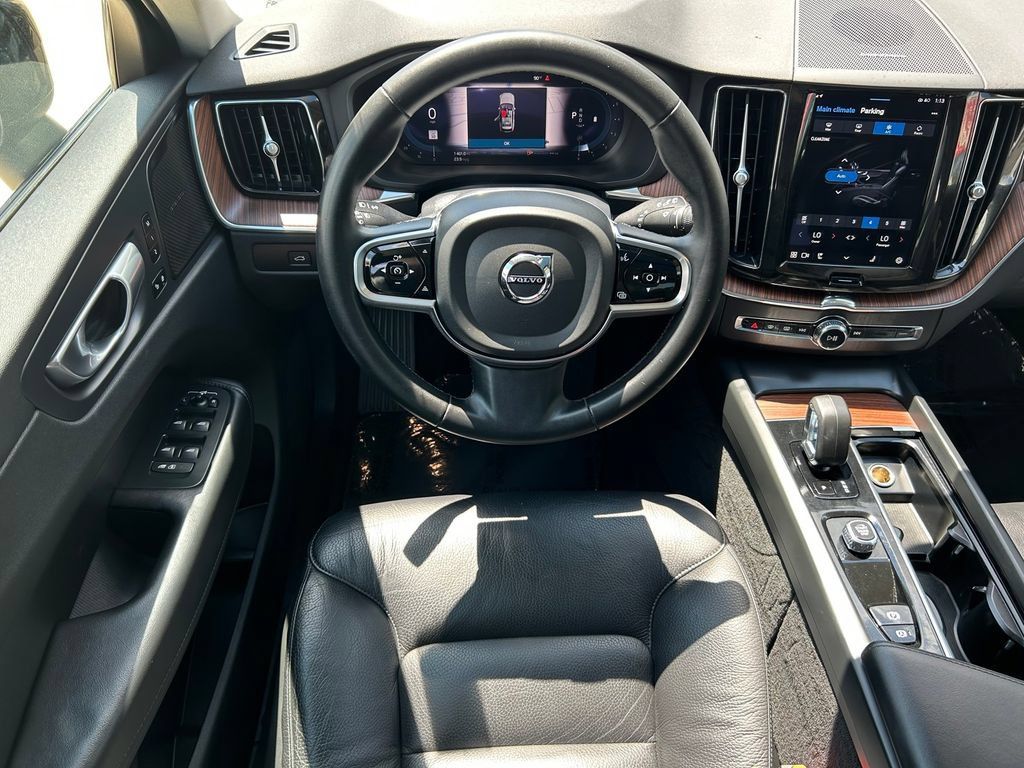 Used 2024 Volvo XC60 B5 Plus AWD/4WD image 16