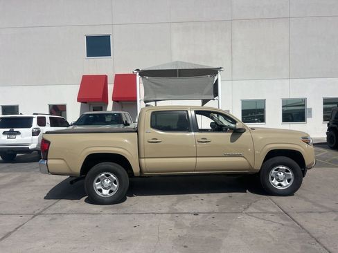 Used 2020 Toyota Tacoma SR5 RWD image 3