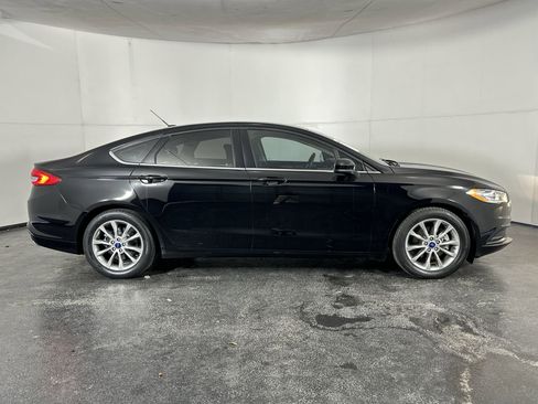Used 2017 Ford Fusion SE w/ Fusion SE Technology Package image 13