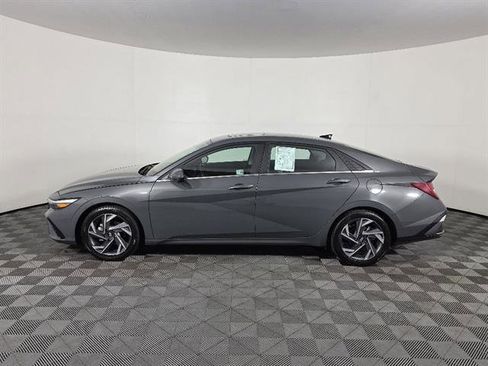 Used 2024 Hyundai Elantra Limited FWD image 8