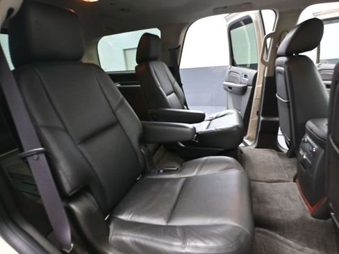 Used 2011 Cadillac Escalade Luxury image 45