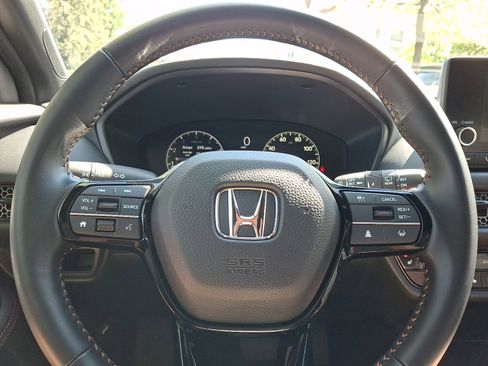 Used 2025 Honda HR-V Sport image 18