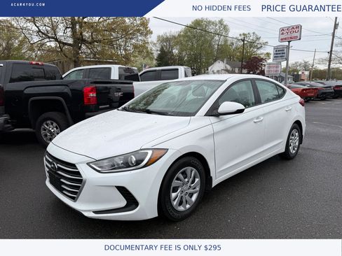 Used 2018 Hyundai Elantra SE image 1