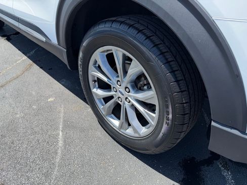 Used 2023 Ford Explorer Limited AWD/4WD image 11