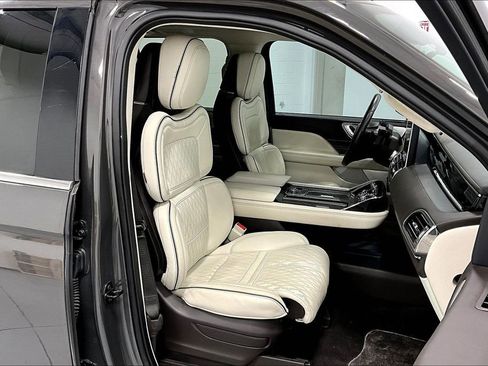 Used 2023 Lincoln Navigator Black Label image 10