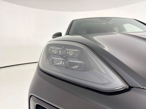 Used 2024 Porsche Cayenne AWD/4WD image 31