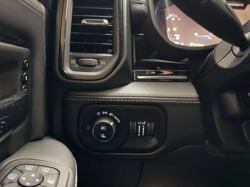 Used 2025 RAM 3500 Limited AWD/4WD image 17