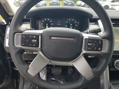 Certified 2025 Land Rover Discovery S AWD/4WD image 19