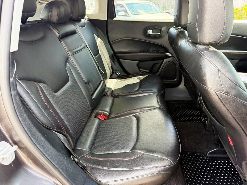 Used 2018 Jeep Compass Trailhawk w/ Leather Interior Group AWD/4WD image 15