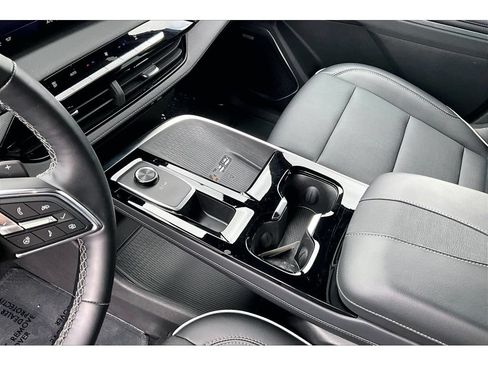 Used 2025 Buick Enclave Preferred AWD/4WD image 17