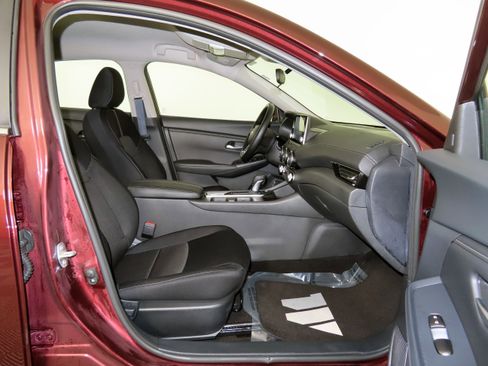 Certified 2025 Nissan Sentra SV image 30