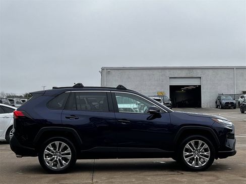 Used 2023 Toyota RAV4 XLE Premium image 3