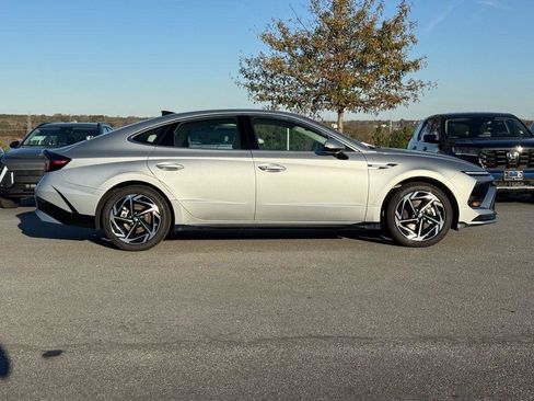 New 2026 Hyundai Sonata SEL FWD image 2