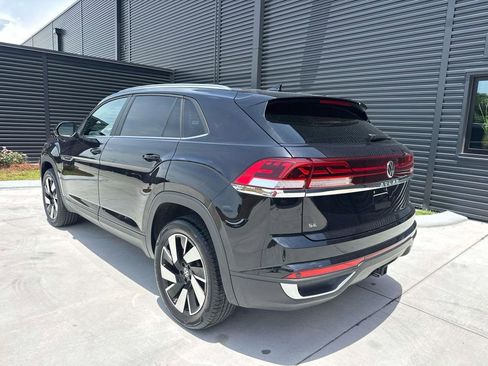 Used 2025 Volkswagen Atlas Cross Sport SE FWD image 3