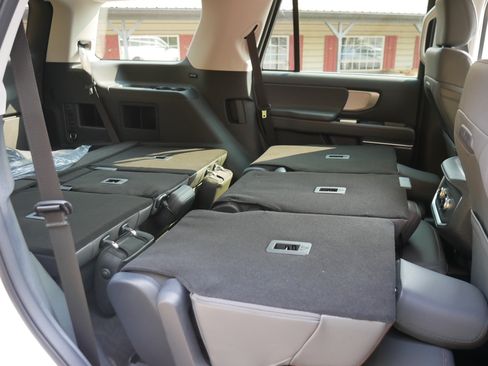 New 2025 Ford Expedition Active image 32