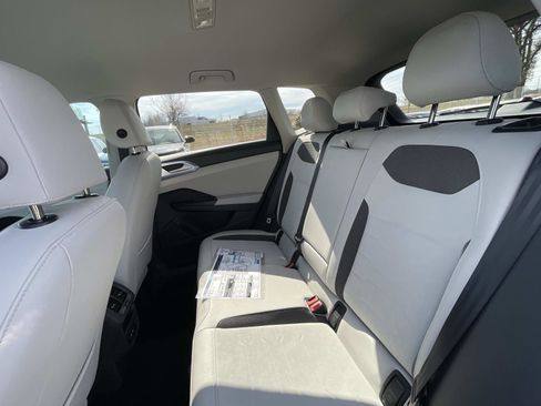 New 2026 Volkswagen Taos SE FWD image 12