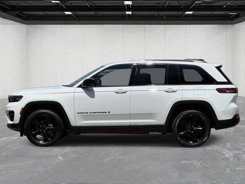 Used 2023 Jeep Grand Cherokee Altitude AWD/4WD image 2