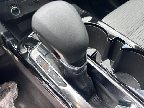 Used 2025 Chevrolet Trax LT FWD image 8