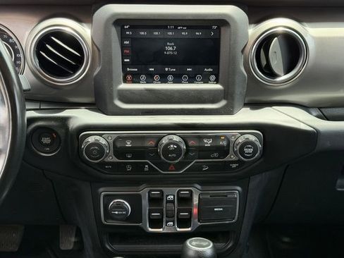 Used 2020 Jeep Wrangler Unlimited Sahara AWD/4WD image 17