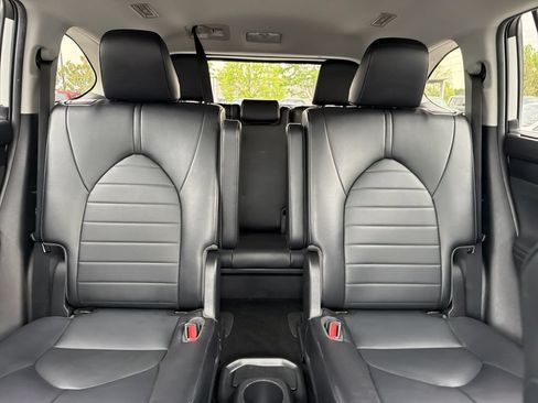 Used 2022 Toyota Highlander XLE FWD image 31