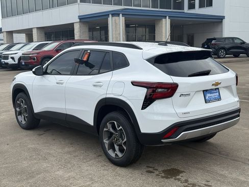 New 2026 Chevrolet Trax LT w/ Sunroof Package image 14