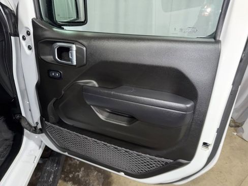 Used 2024 Jeep Wrangler Willys image 16