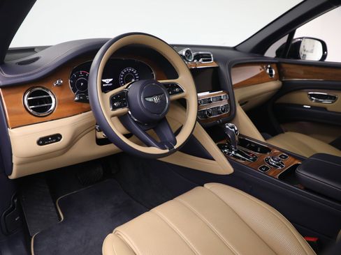 Certified 2024 Bentley Bentayga Extended Wheelbase image 15