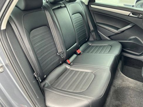 Used 2015 Volkswagen Passat 1.8T SE FWD image 17