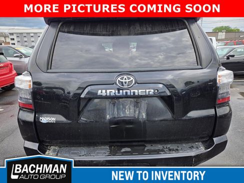 Used 2018 Toyota 4Runner SR5 AWD/4WD image 5